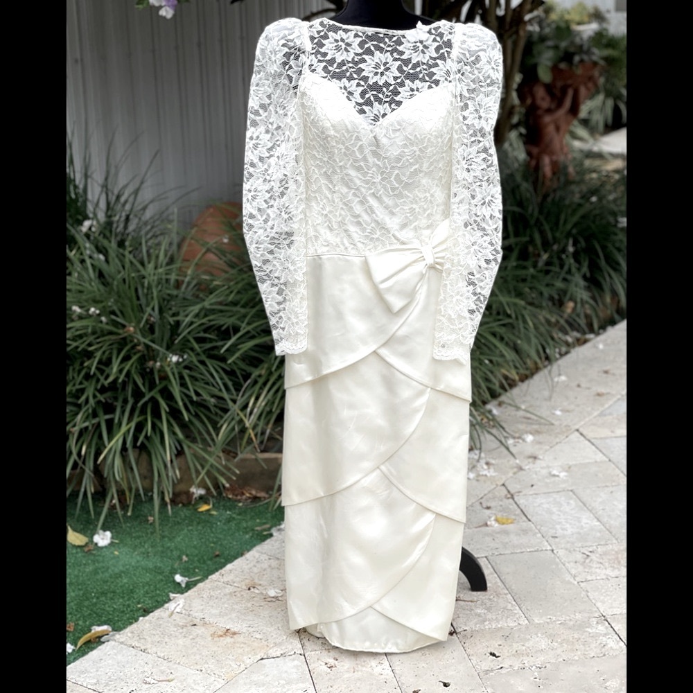 Vintage wedding dress